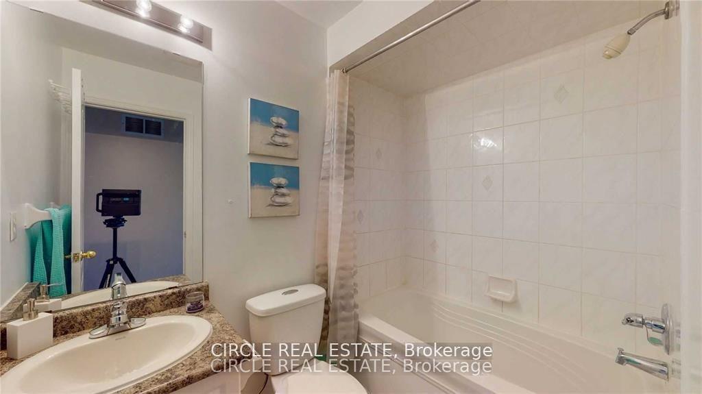 Photo 17 of 27 belinda Drive, Brampton, Fletcher's Meadow — HOMEH