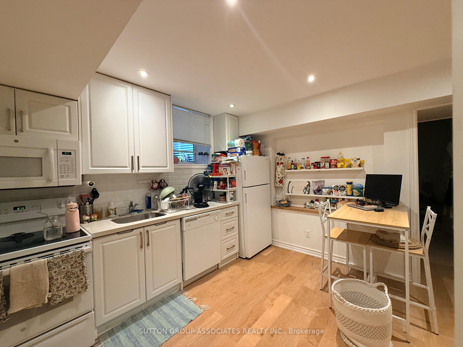 Photo 3 of Unit Lower, 125 Walmer Road, Toronto, The Annex — HOMEH