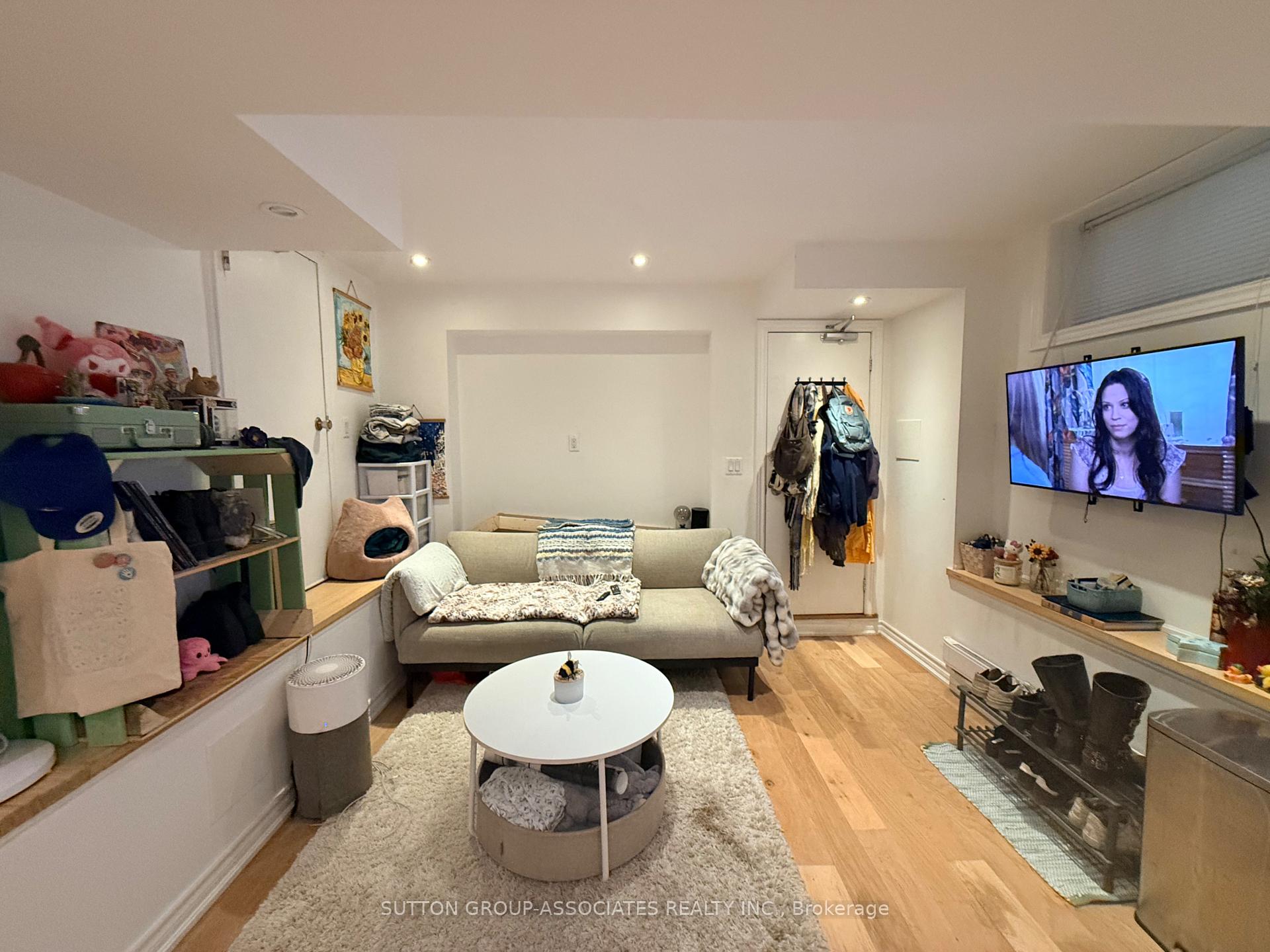 Photo 4 of Unit Lower, 125 Walmer Road, Toronto, The Annex — HOMEH