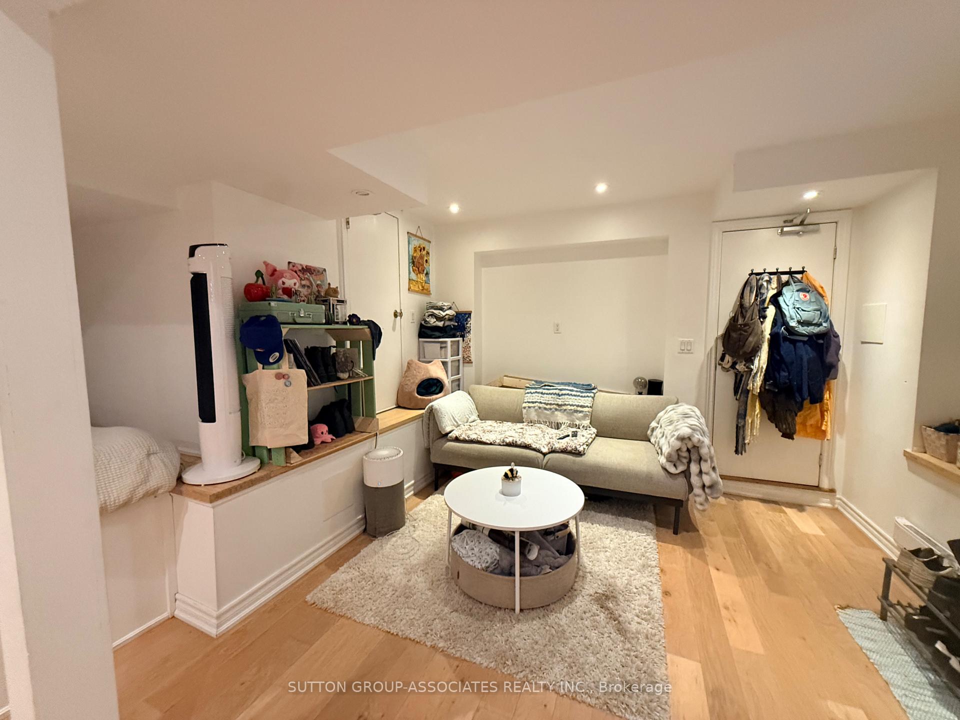 Photo 5 of Unit Lower, 125 Walmer Road, Toronto, The Annex — HOMEH