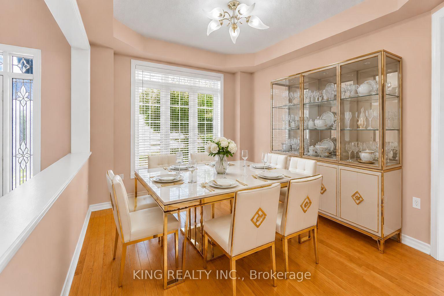 Photo 3 of 100 Pantomine Boulevard, Brampton, Brampton West — HOMEH
