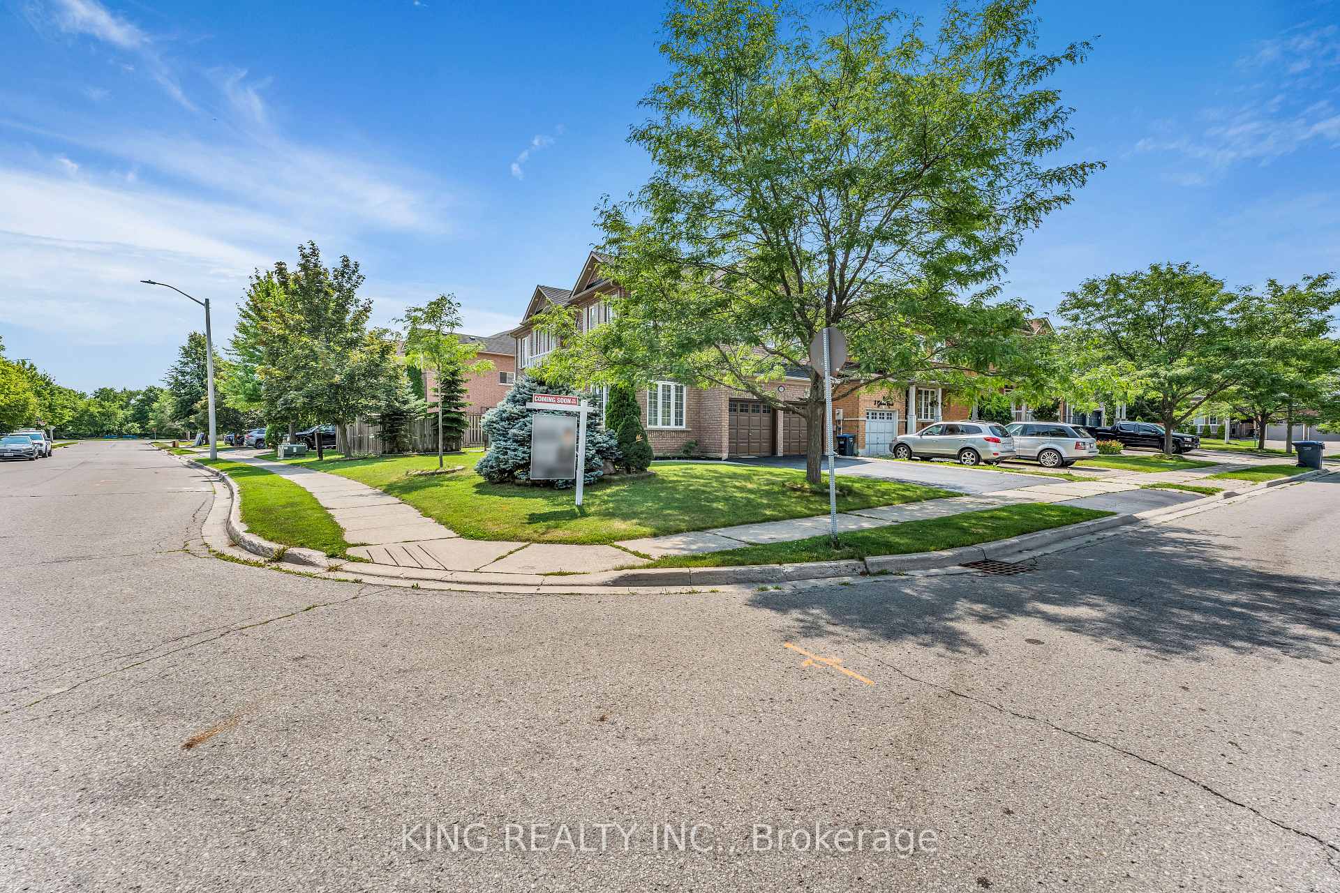 Photo 6 of 100 Pantomine Boulevard, Brampton, Brampton West — HOMEH