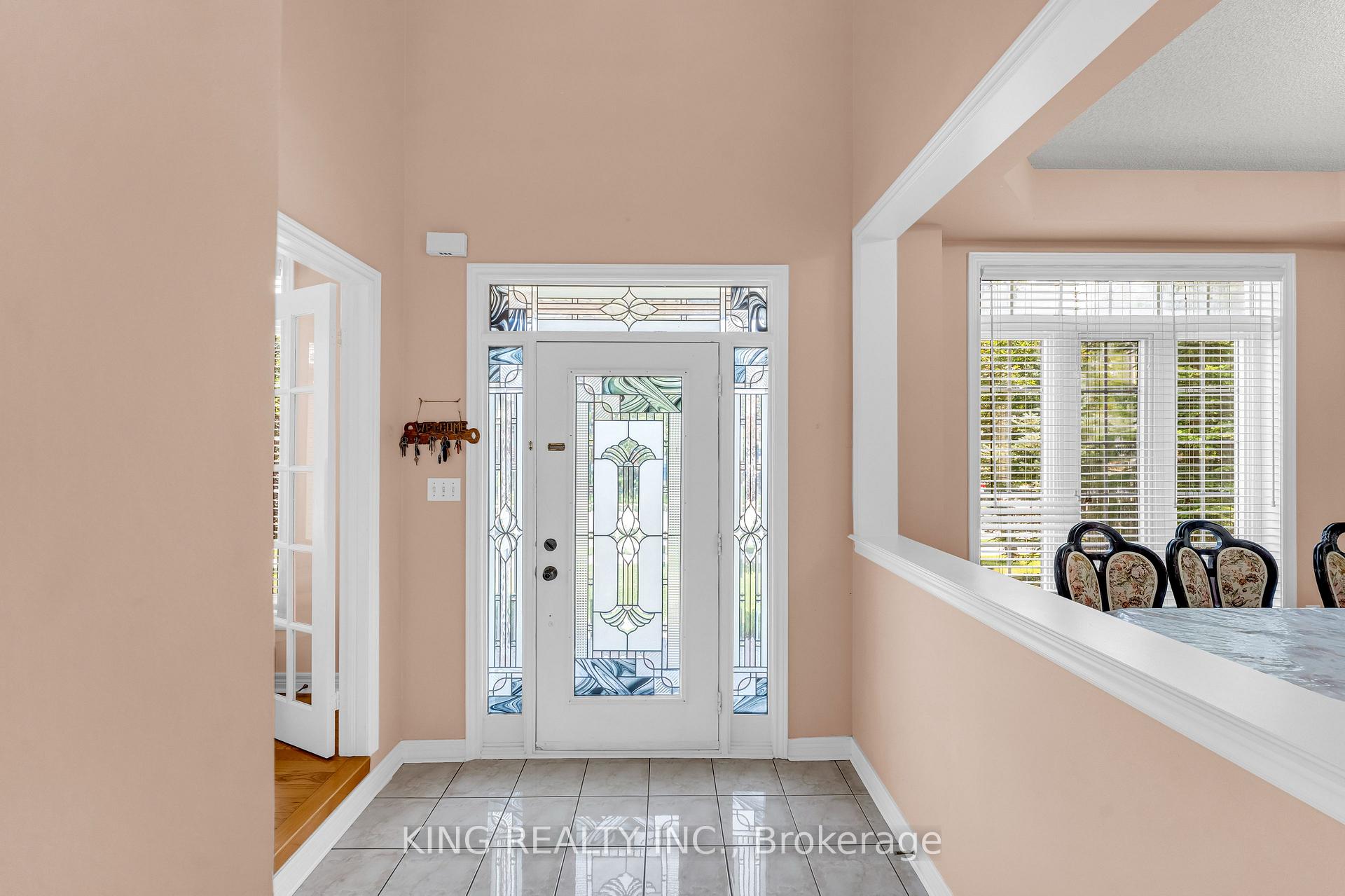 Photo 10 of 100 Pantomine Boulevard, Brampton, Brampton West — HOMEH