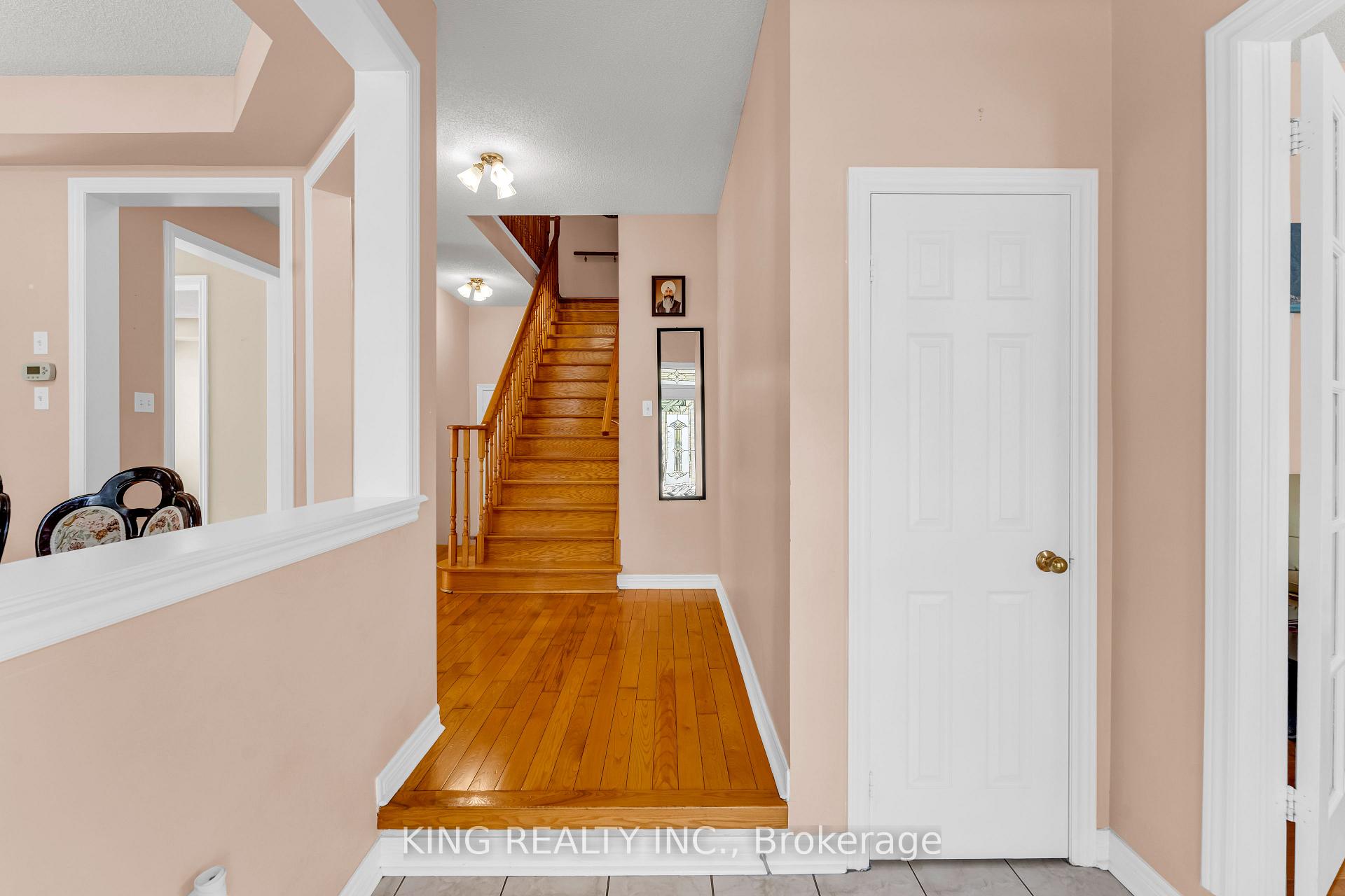 Photo 14 of 100 Pantomine Boulevard, Brampton, Brampton West — HOMEH