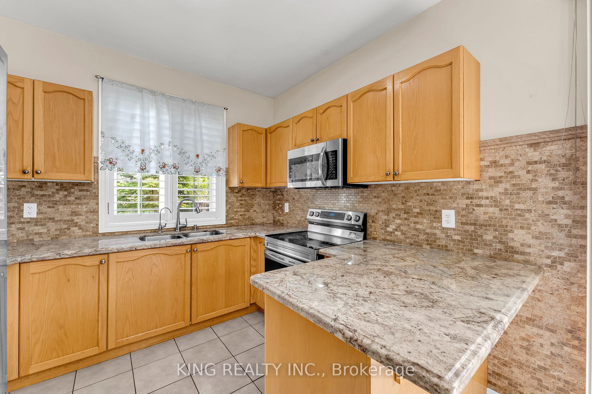 Photo 20 of 100 Pantomine Boulevard, Brampton, Brampton West — HOMEH