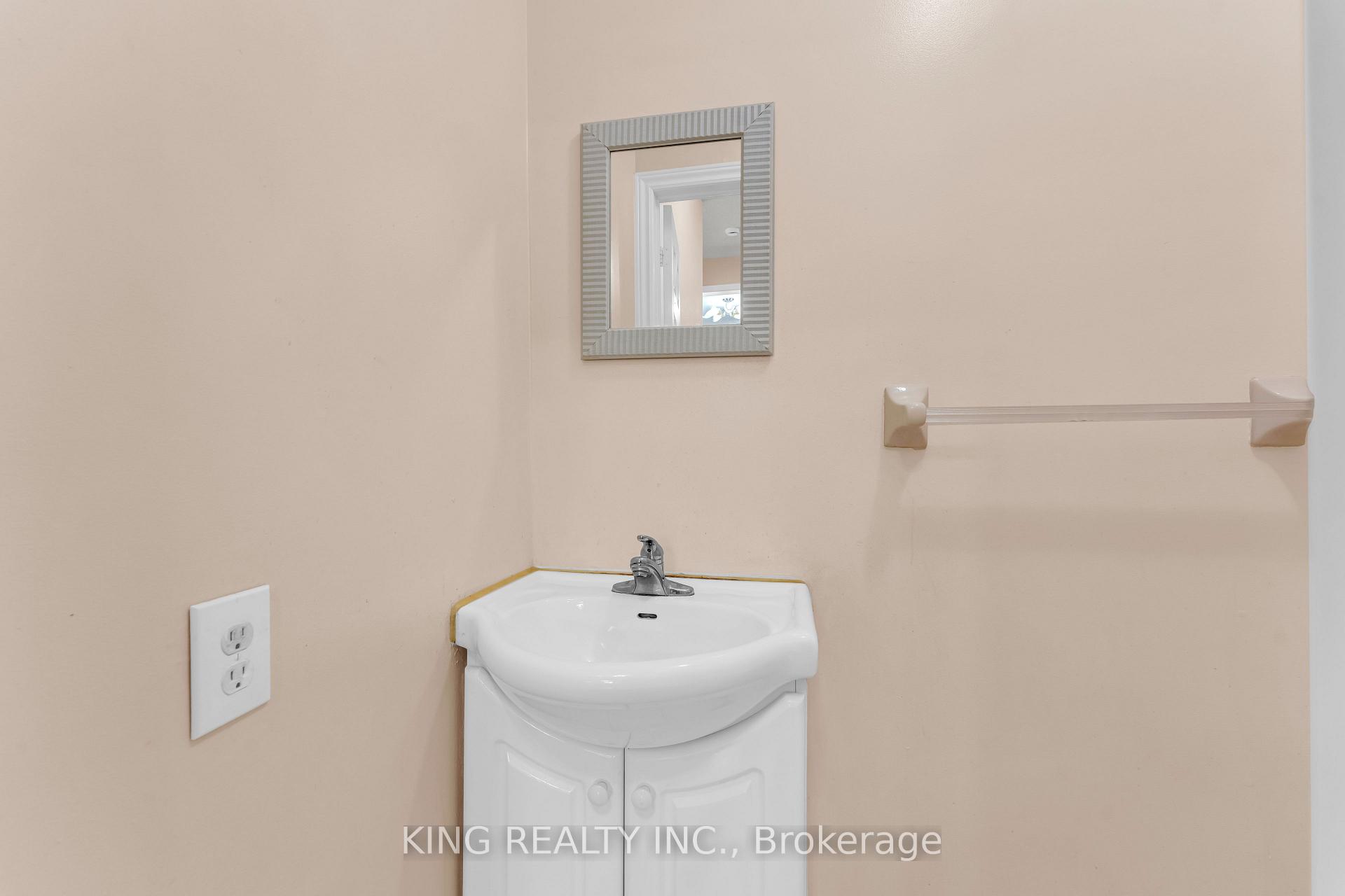 Photo 25 of 100 Pantomine Boulevard, Brampton, Brampton West — HOMEH