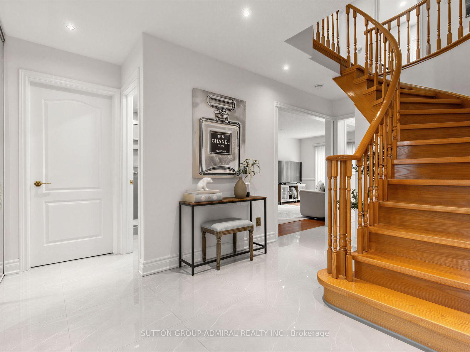Photo 3 of 10 Torino Place, Vaughan, Glen Shields — HOMEH