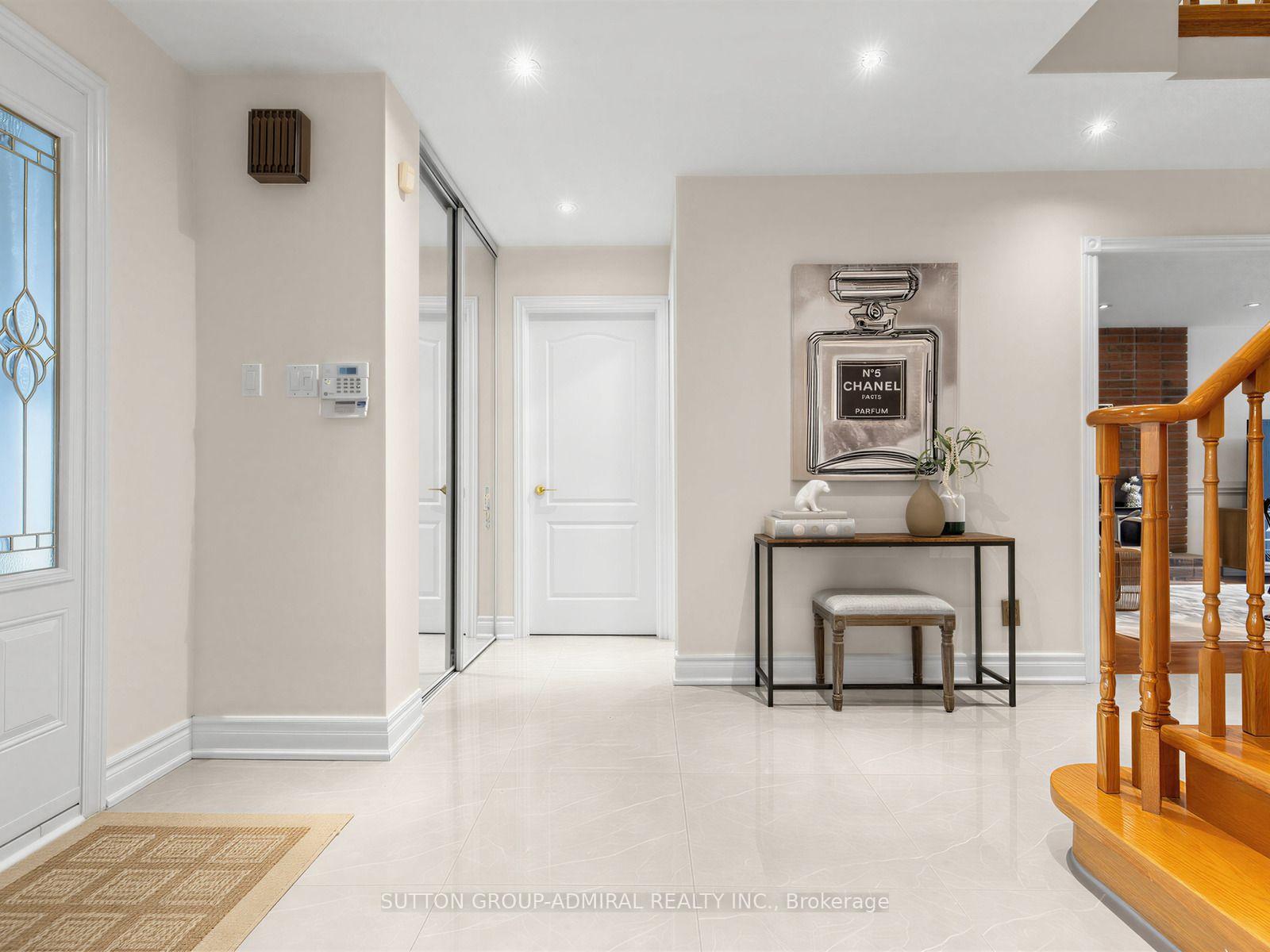 Photo 4 of 10 Torino Place, Vaughan, Glen Shields — HOMEH