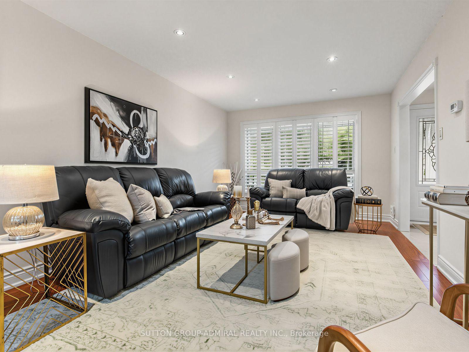 Photo 8 of 10 Torino Place, Vaughan, Glen Shields — HOMEH