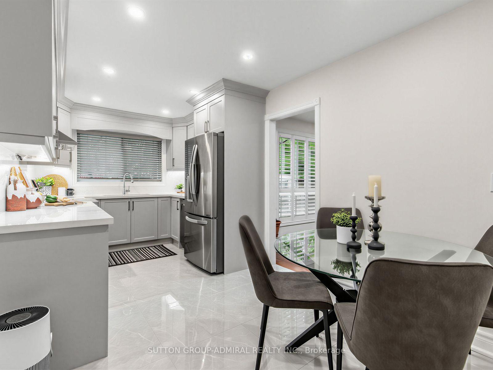 Photo 12 of 10 Torino Place, Vaughan, Glen Shields — HOMEH