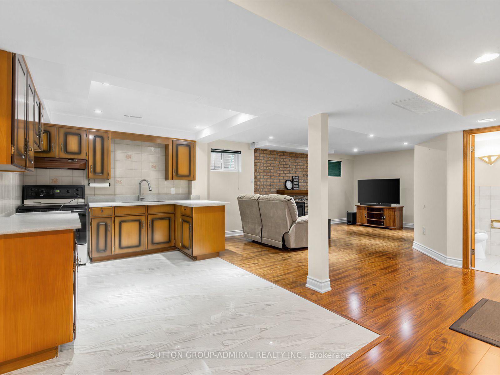Photo 31 of 10 Torino Place, Vaughan, Glen Shields — HOMEH