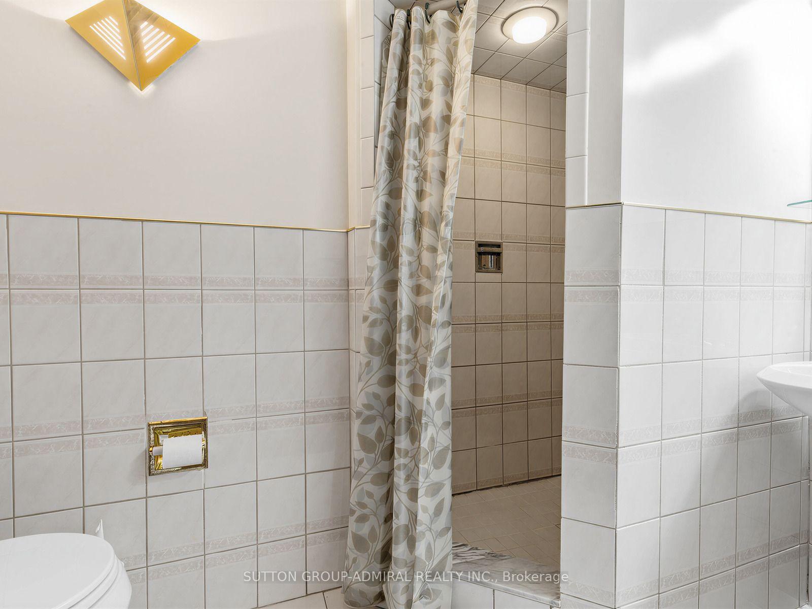 Photo 35 of 10 Torino Place, Vaughan, Glen Shields — HOMEH