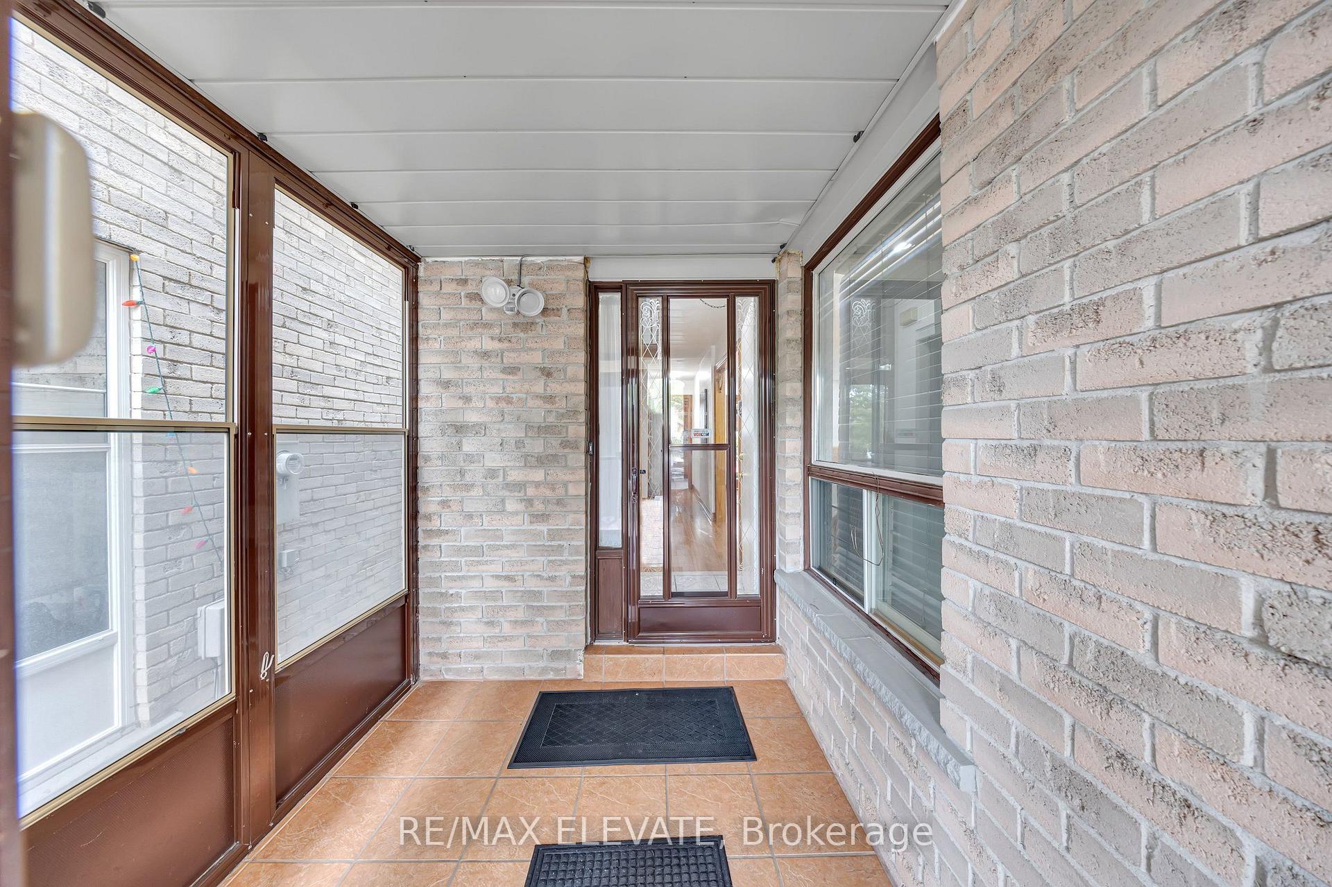 Photo 5 of 37 Miles Farm Road, Markham, Middlefield — HOMEH
