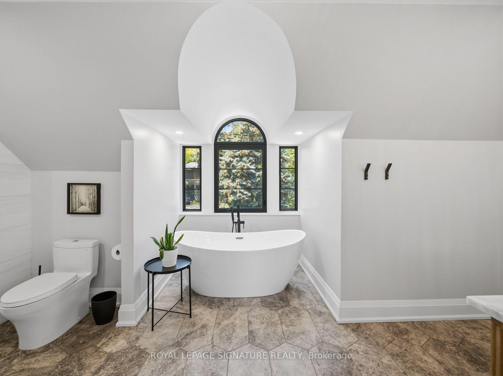 Photo 33 of 74 Fallingbrook Drive, Scarborough, Birchcliffe-Cliffside — HOMEH