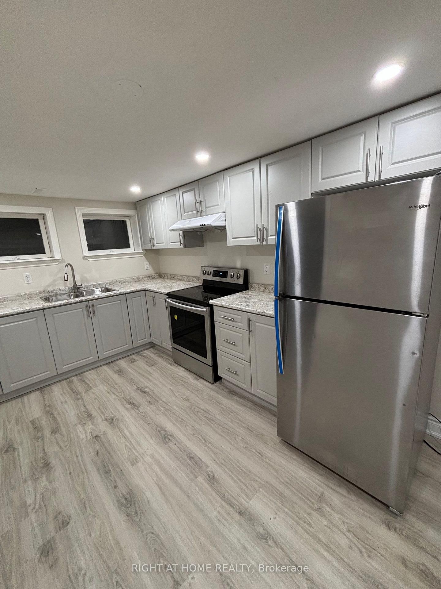 Photo 4 of Unit lower, 3574 Ash Row Crescent, Mississauga, Erin Mills — HOMEH