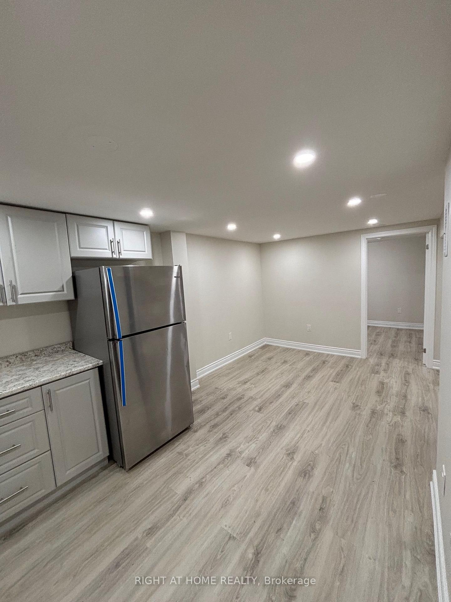Photo 5 of Unit lower, 3574 Ash Row Crescent, Mississauga, Erin Mills — HOMEH