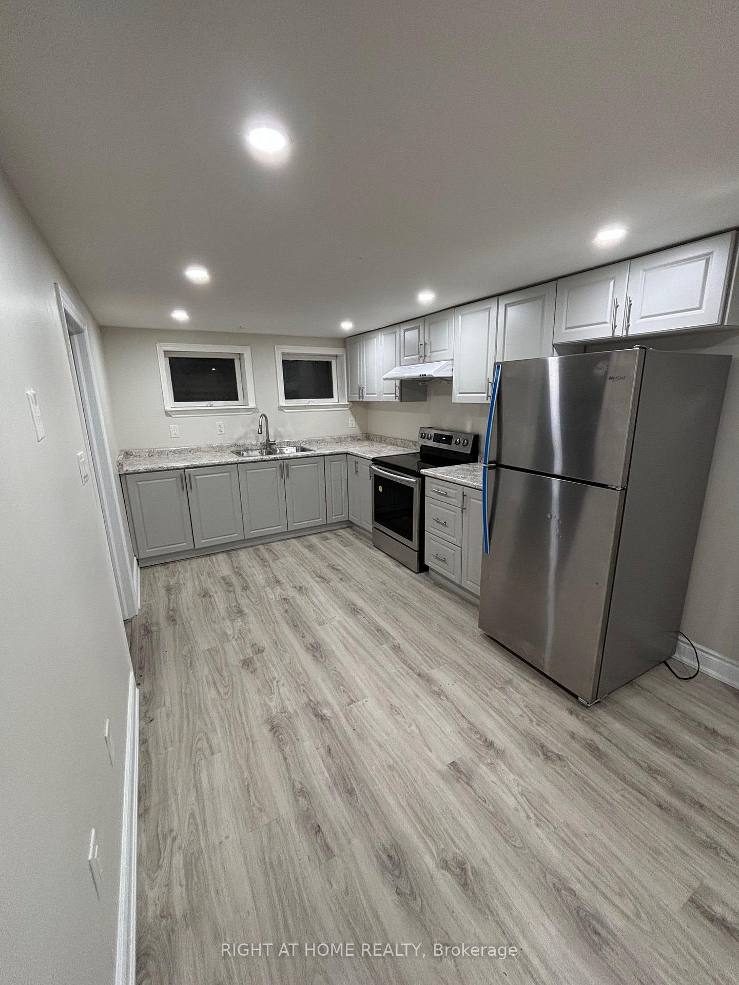Photo 12 of Unit lower, 3574 Ash Row Crescent, Mississauga, Erin Mills — HOMEH