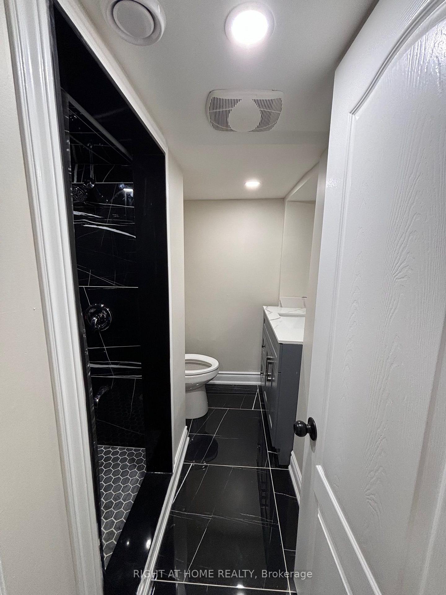 Photo 15 of Unit lower, 3574 Ash Row Crescent, Mississauga, Erin Mills — HOMEH