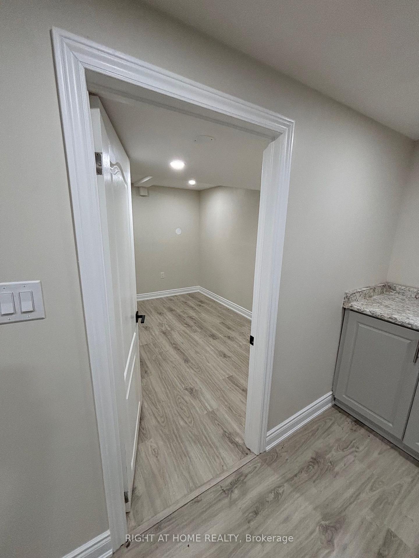 Photo 16 of Unit lower, 3574 Ash Row Crescent, Mississauga, Erin Mills — HOMEH
