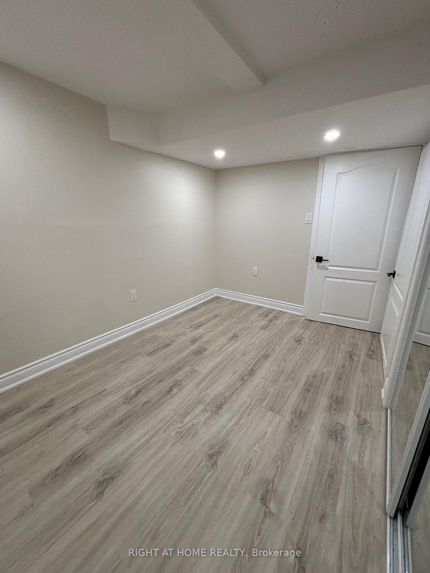 Photo 17 of Unit lower, 3574 Ash Row Crescent, Mississauga, Erin Mills — HOMEH