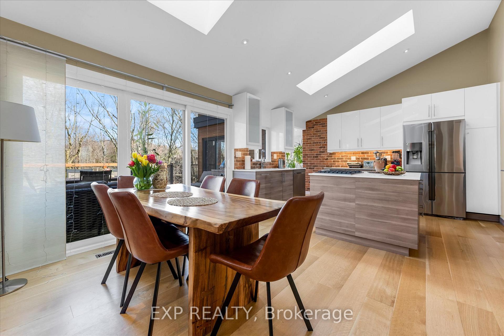 Photo 4 of 39 Hilts Drive, Hamilton, Stoney Creek — HOMEH