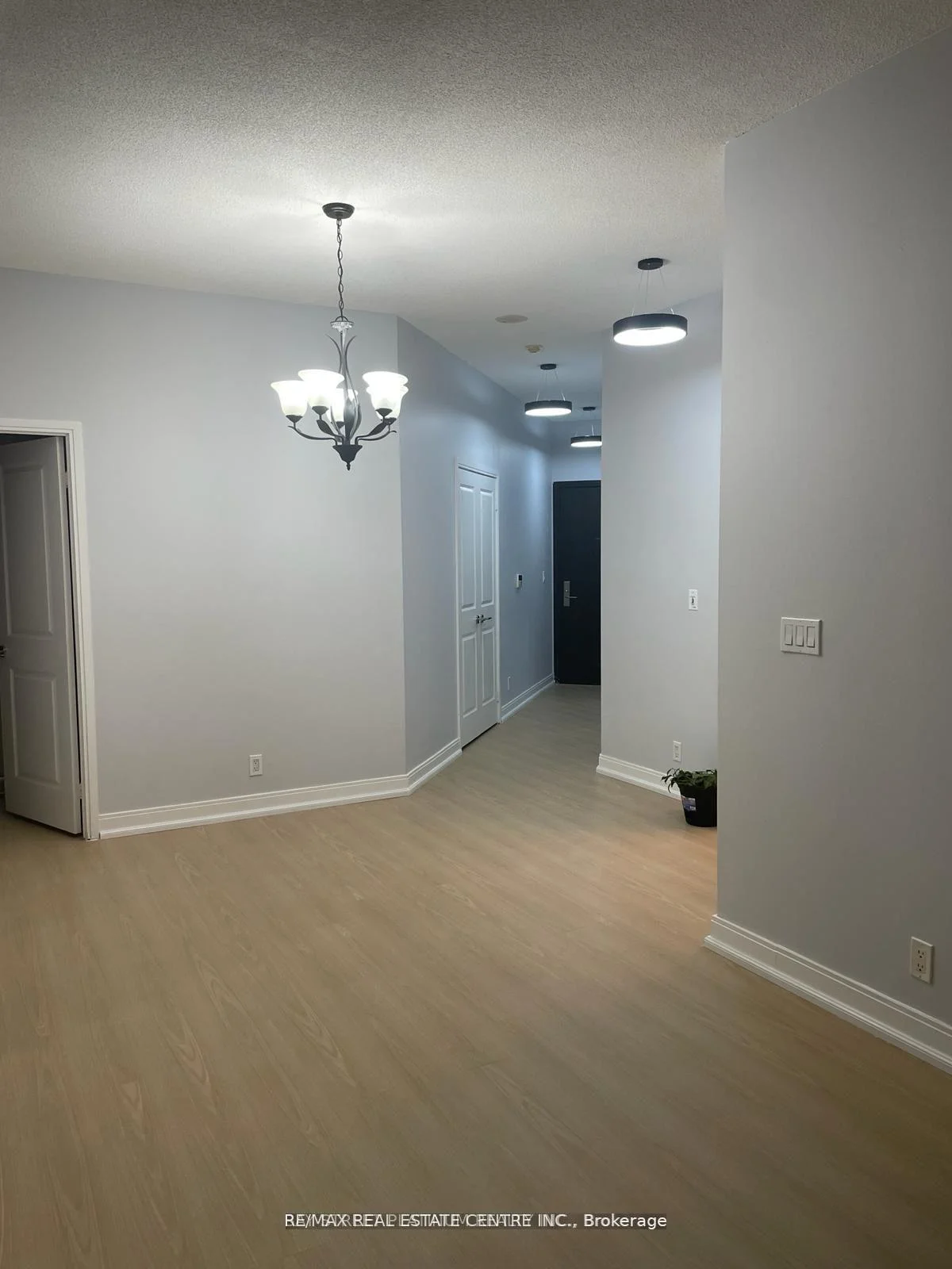 Photo 7 of Unit 1202, 80 Absolute Avenue, Mississauga, City Centre — HOMEH