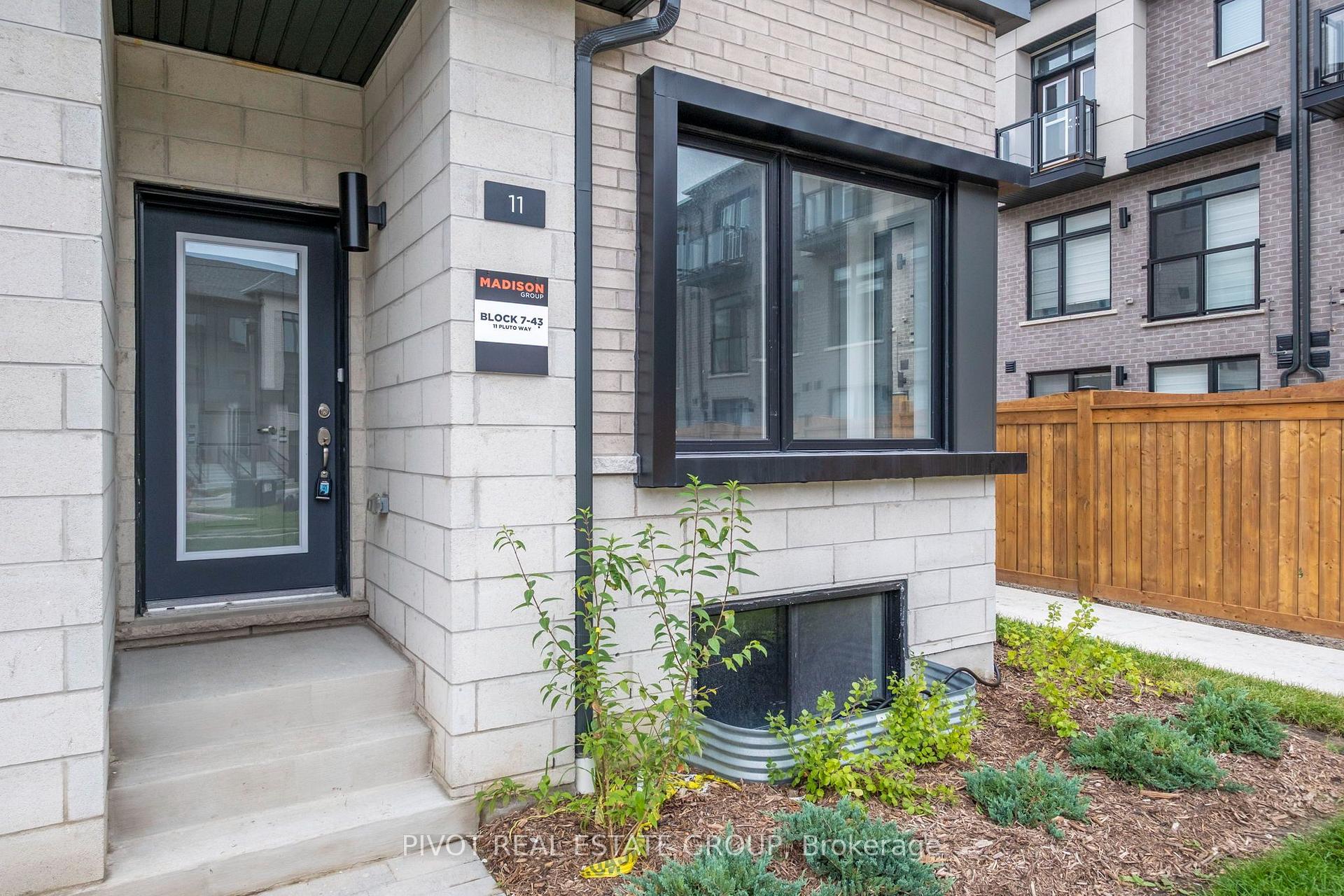 Photo 3 of 11 Pluto Way, Whitby, Brooklin — HOMEH