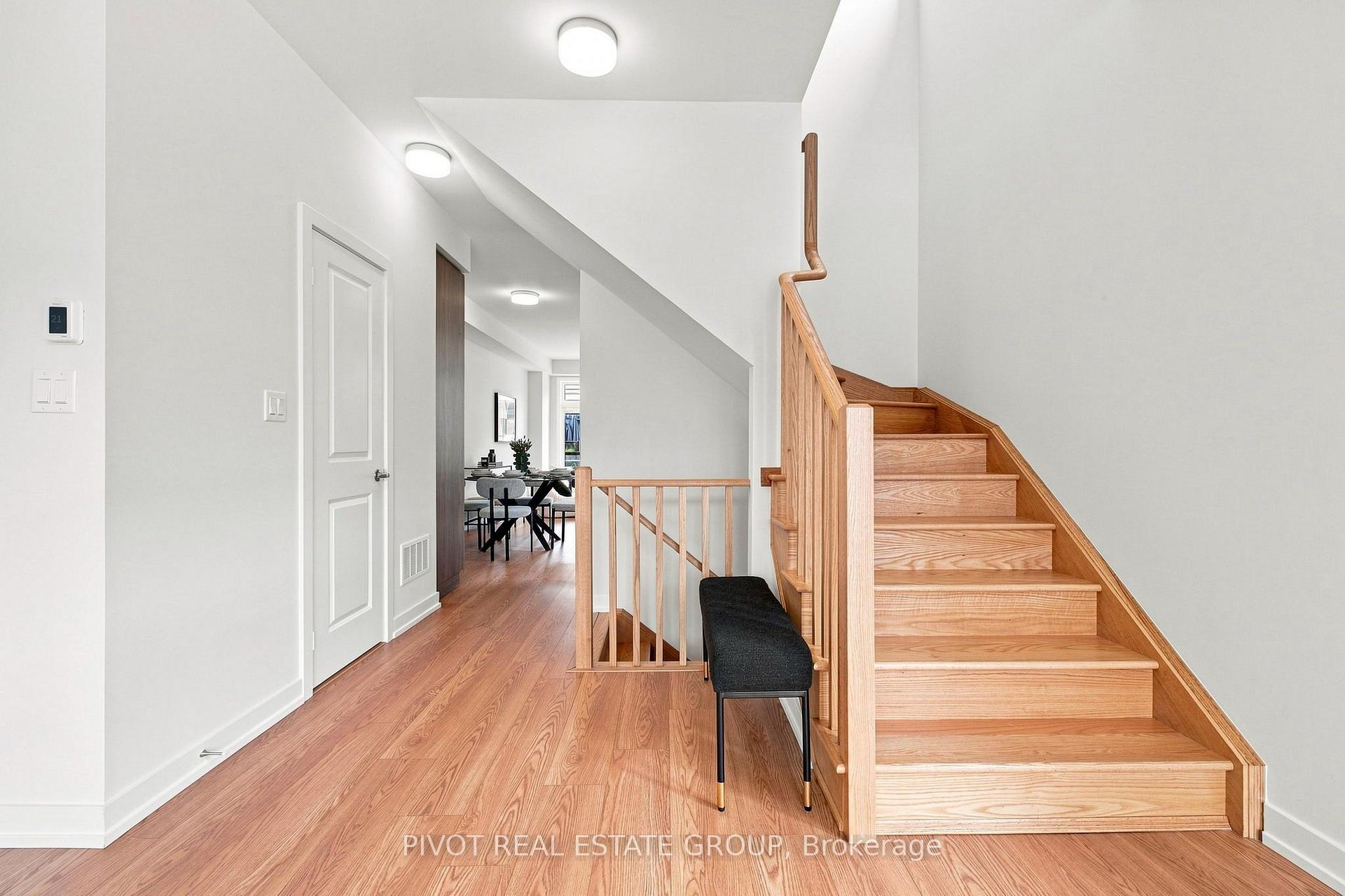 Photo 7 of 11 Pluto Way, Whitby, Brooklin — HOMEH