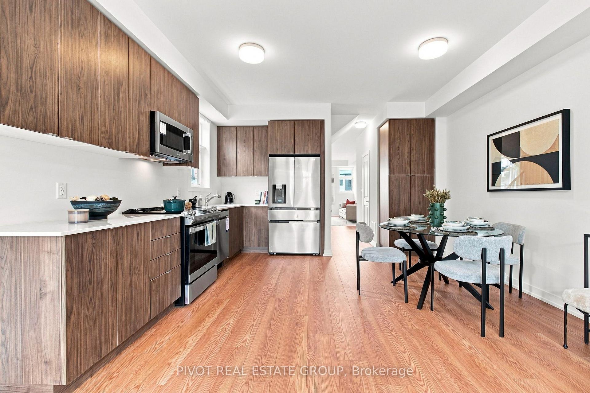 Photo 8 of 11 Pluto Way, Whitby, Brooklin — HOMEH