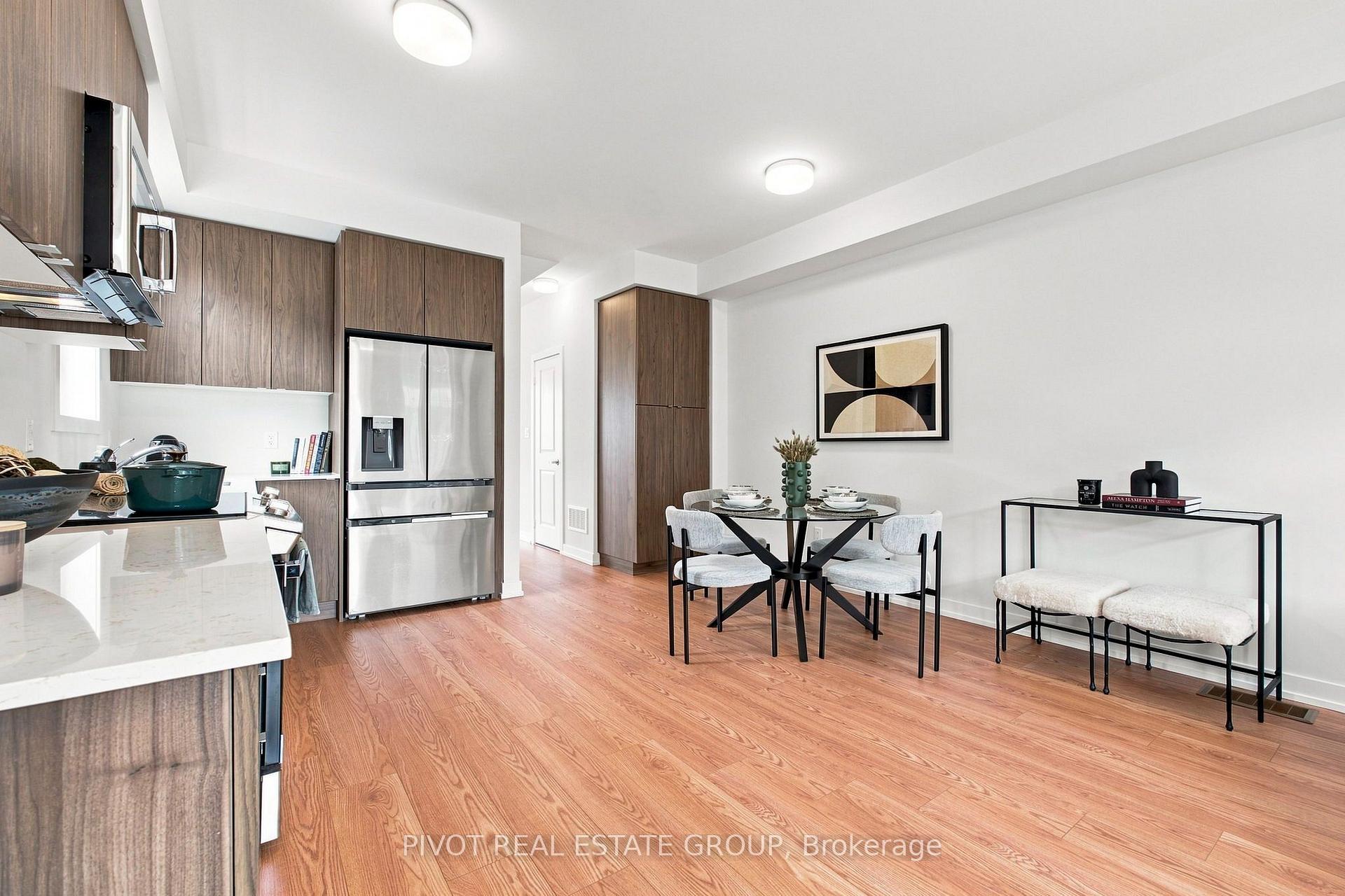 Photo 9 of 11 Pluto Way, Whitby, Brooklin — HOMEH