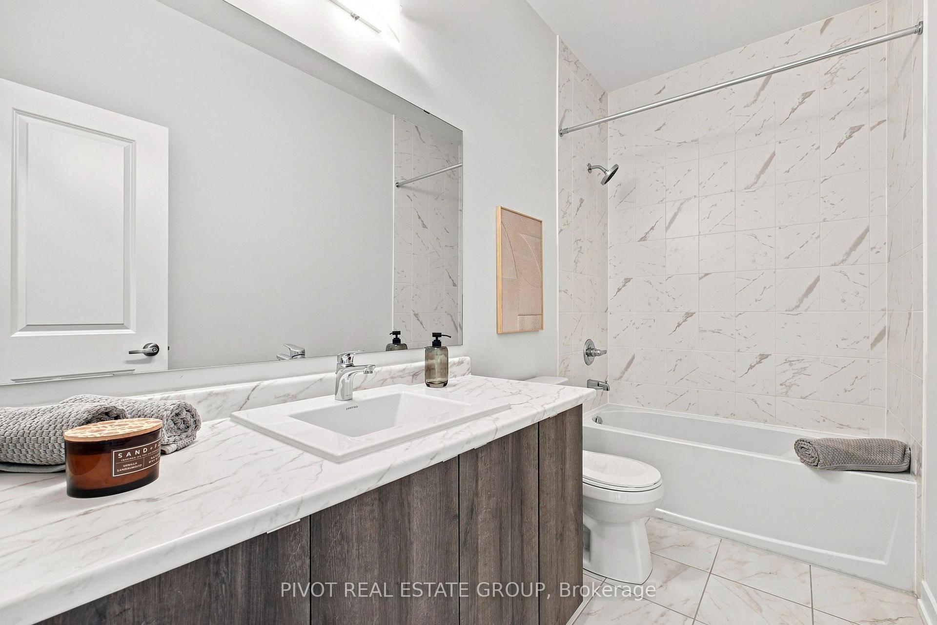 Photo 15 of 11 Pluto Way, Whitby, Brooklin — HOMEH