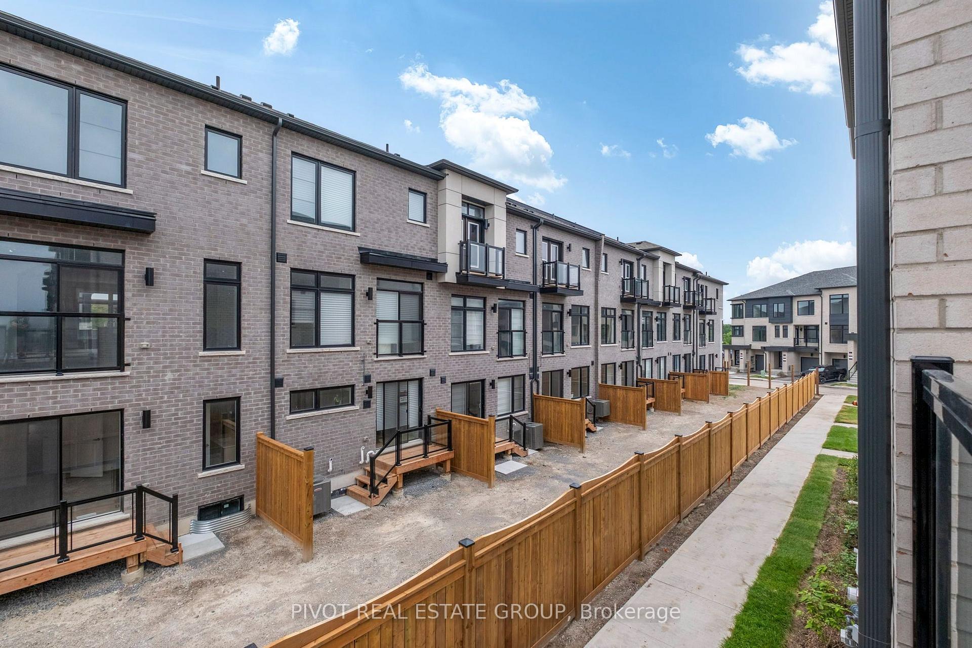 Photo 19 of 11 Pluto Way, Whitby, Brooklin — HOMEH