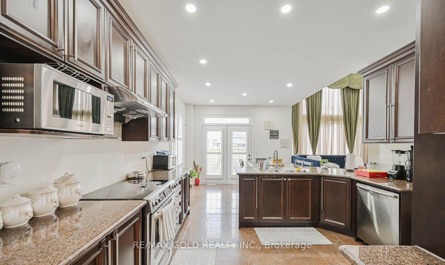 Photo 13 of 37 Scotchmere Crescent, Brampton, Bram East — HOMEH