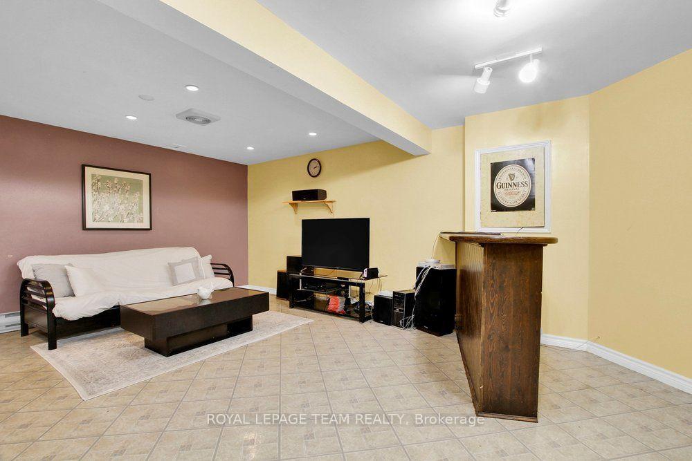 Photo 35 of 50 Burlington Crescent, Ottawa, Hunt Club Park/Greenboro — HOMEH