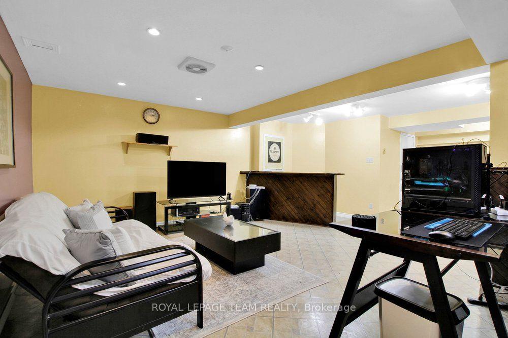 Photo 36 of 50 Burlington Crescent, Ottawa, Hunt Club Park/Greenboro — HOMEH