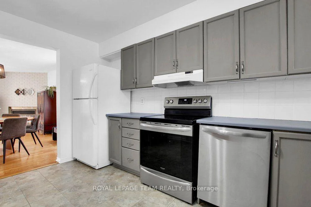 Photo 11 of 50 Burlington Crescent, Ottawa, Hunt Club Park/Greenboro — HOMEH