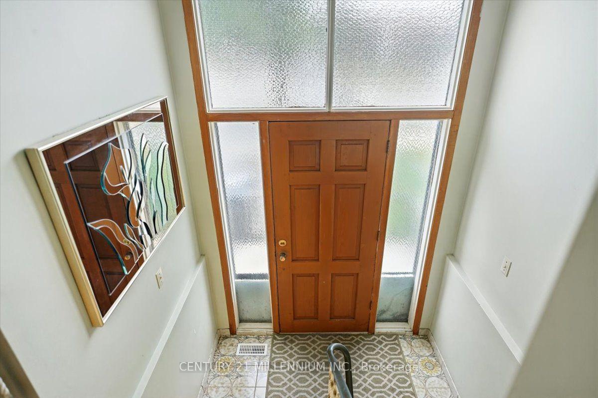 Photo 3 of 9 Cheryl Court, Brampton, Brampton North — HOMEH