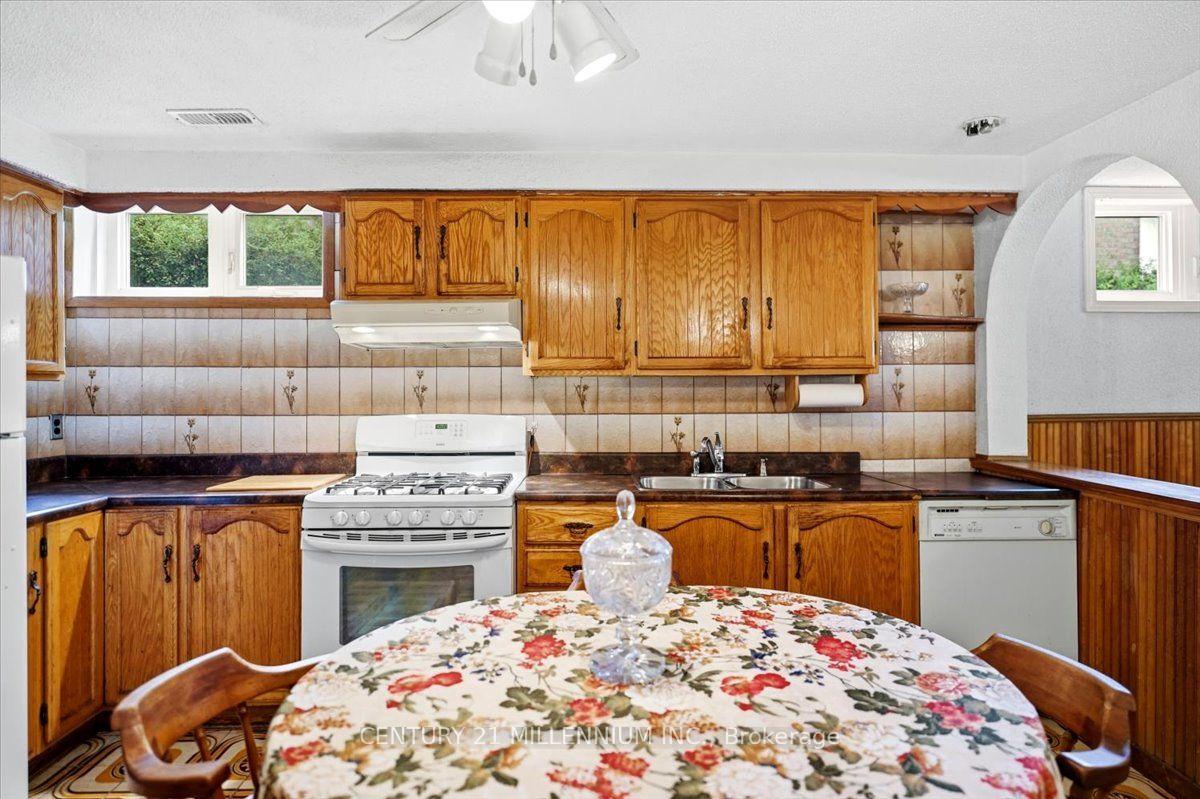 Photo 18 of 9 Cheryl Court, Brampton, Brampton North — HOMEH