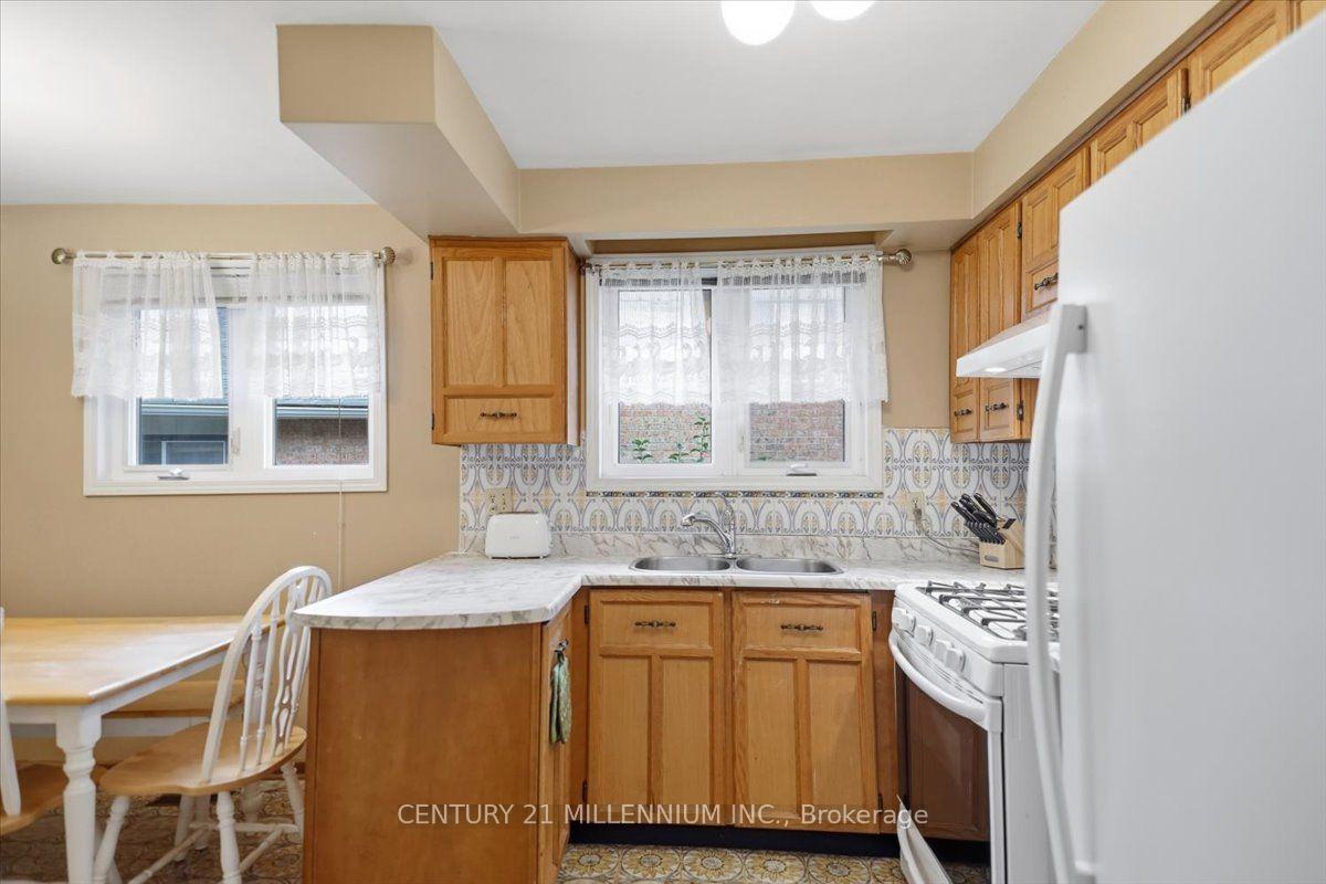 Photo 6 of 9 Cheryl Court, Brampton, Brampton North — HOMEH