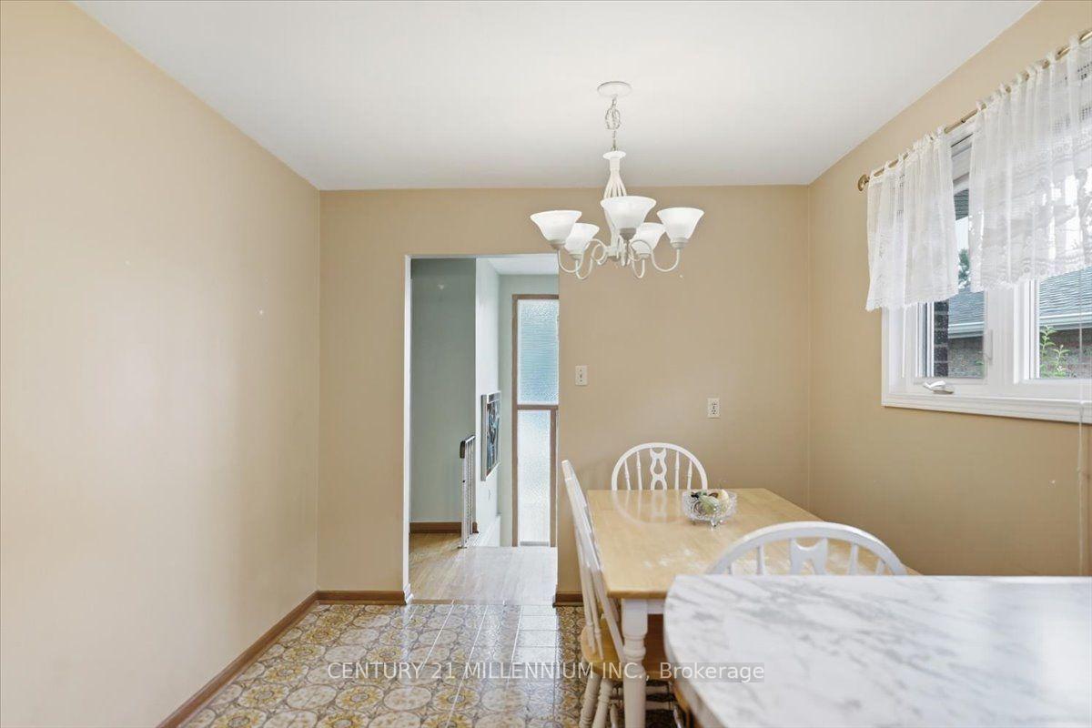 Photo 8 of 9 Cheryl Court, Brampton, Brampton North — HOMEH