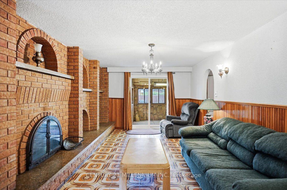 Photo 14 of 9 Cheryl Court, Brampton, Brampton North — HOMEH