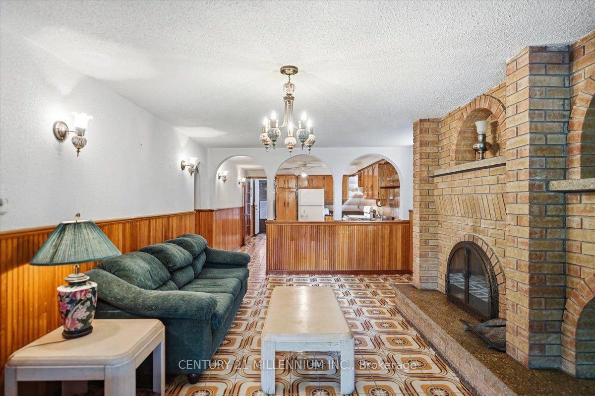 Photo 16 of 9 Cheryl Court, Brampton, Brampton North — HOMEH