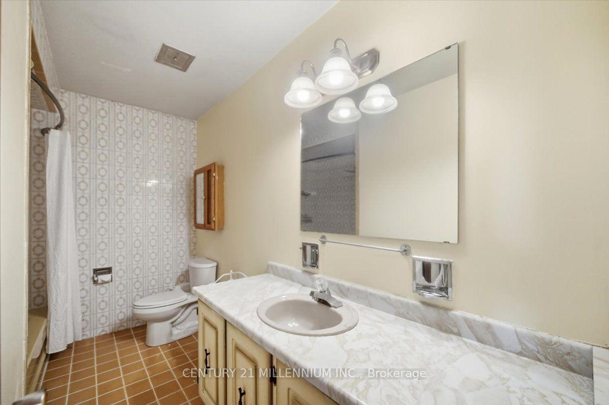 Photo 13 of 9 Cheryl Court, Brampton, Brampton North — HOMEH