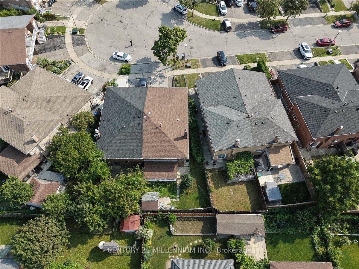 Photo 23 of 9 Cheryl Court, Brampton, Brampton North — HOMEH