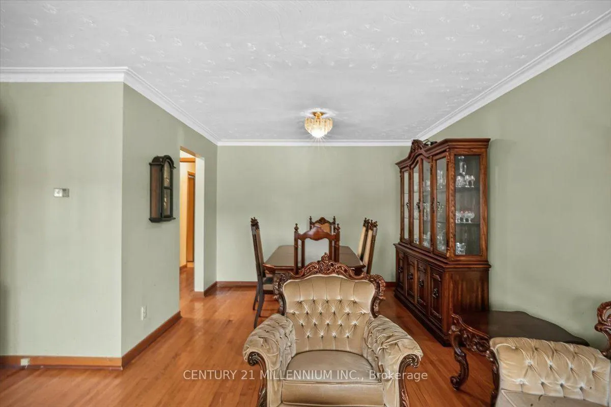 Photo 5 of 9 Cheryl Court, Brampton, Brampton North — HOMEH