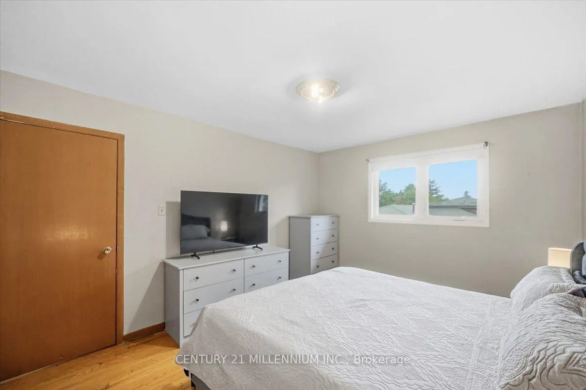 Photo 10 of 9 Cheryl Court, Brampton, Brampton North — HOMEH