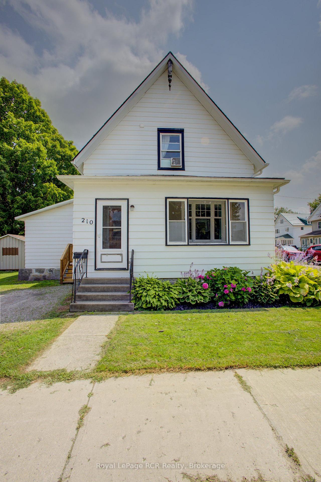 Photo of 210 Davidson Avenue N