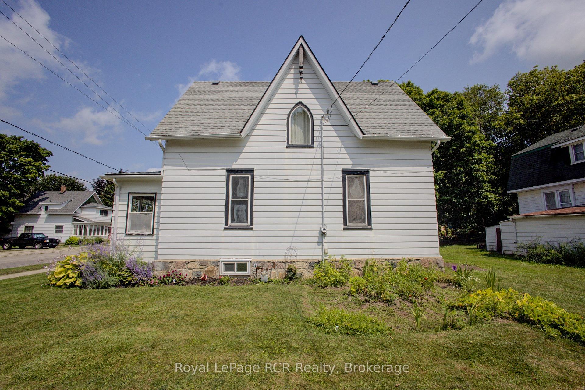 Photo 3 of 210 Davidson Avenue N, North Perth, Listowel — HOMEH