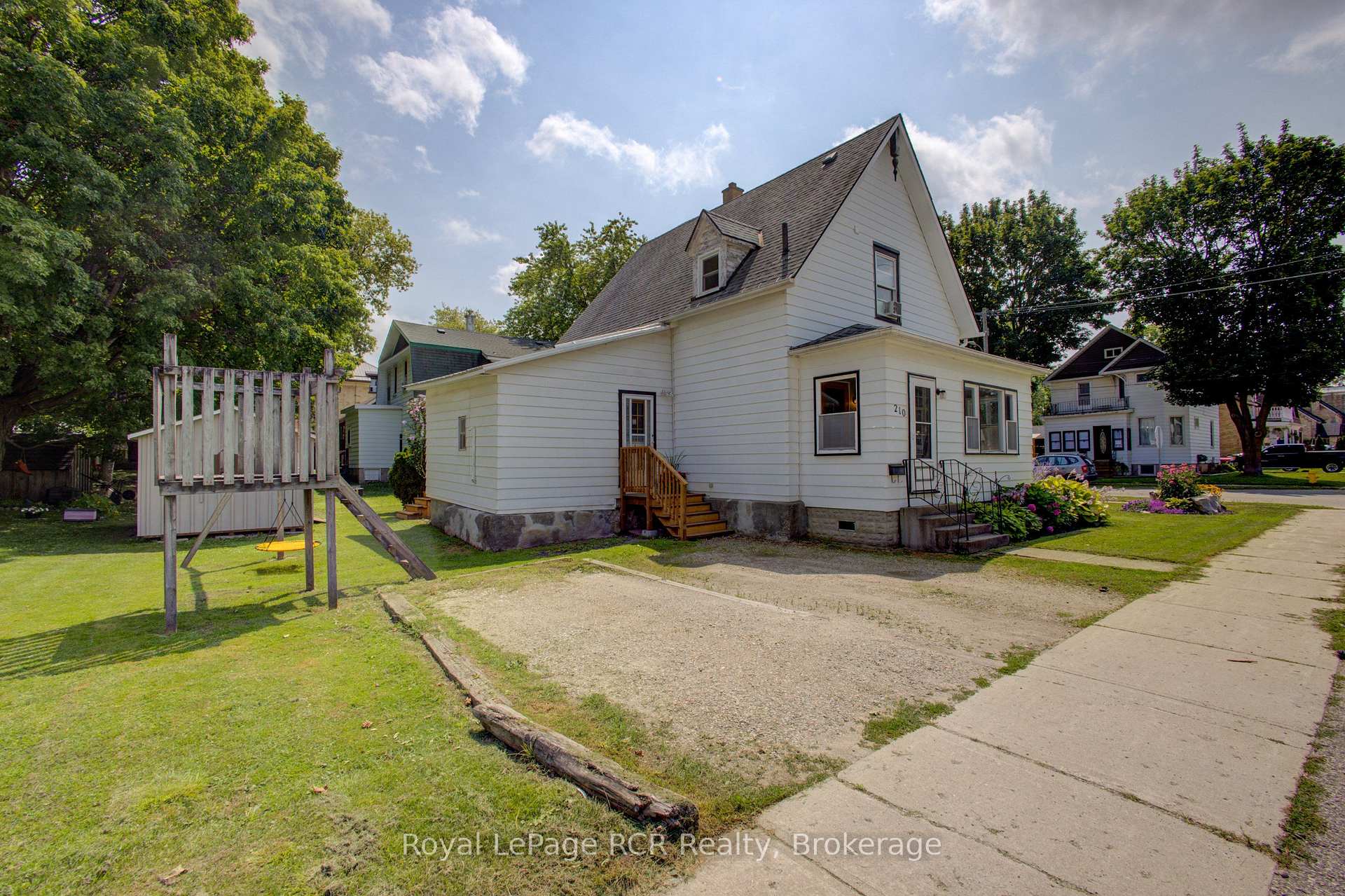 Photo 10 of 210 Davidson Avenue N, North Perth, Listowel — HOMEH