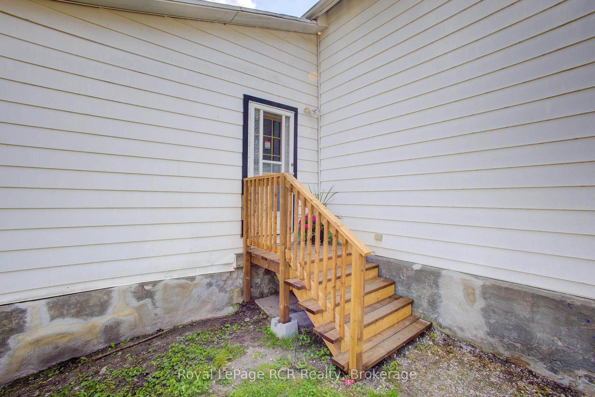 Photo 11 of 210 Davidson Avenue N, North Perth, Listowel — HOMEH